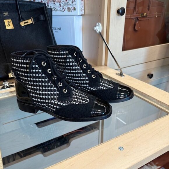 Chanel Signature Logo Combat Boots Women's Size 38.5 - Picture 1 of 5